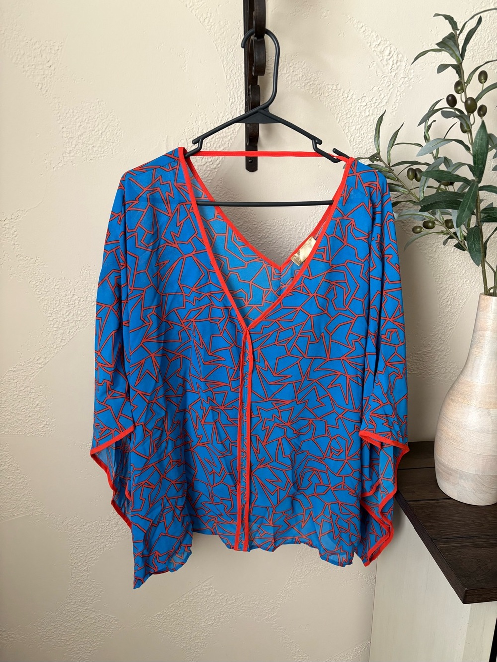Blue & orange Geometric V-Neck Women's Top